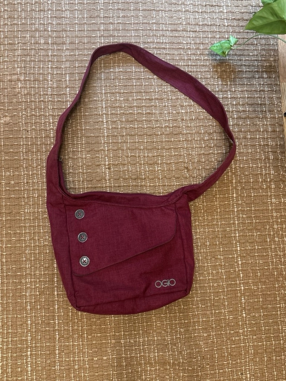 OGIO Women's Crossbody Bag in Burgundy